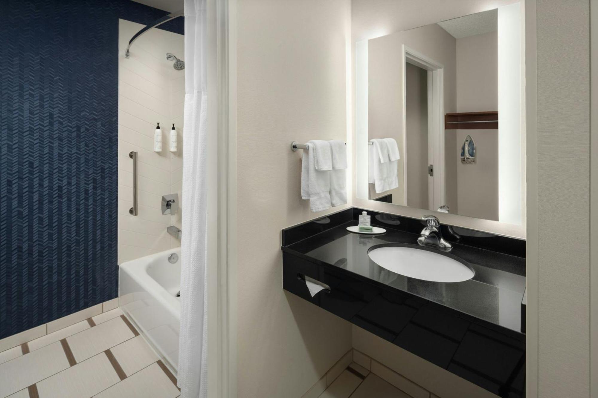 Fairfield Inn & Suites Portland South/Лейк Осуего Екстериор снимка